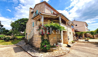 Prenovljena kamnita hiša